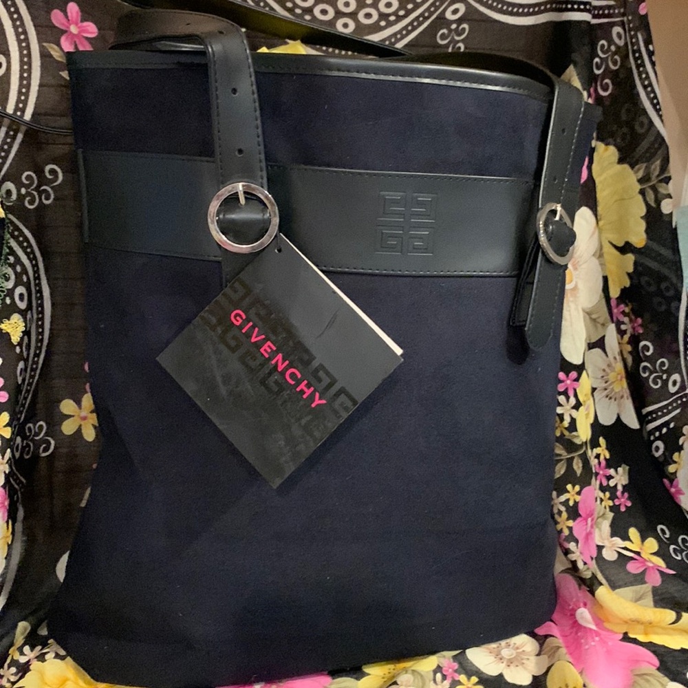 Beautiful Tote great gift for Holidays!!! NWT